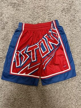 Mitchell & Ness Hardwood Classics Detroit Pistons Shorts, Size S (8)